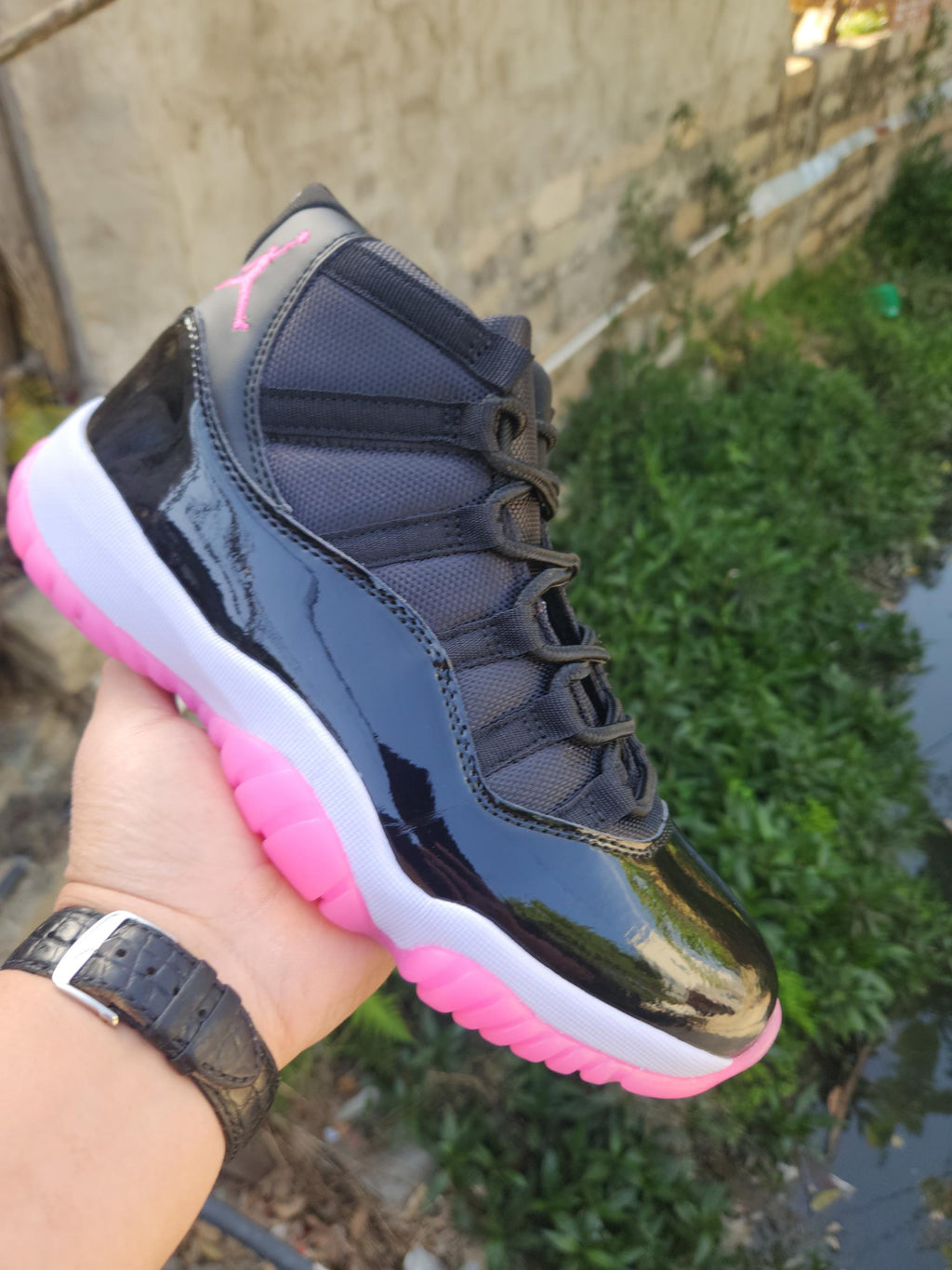 Air Jordan 11 Retro Black Rose Red