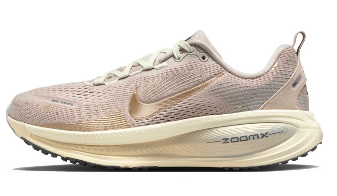 Nike Vomero 18 SE – Taupe & Gold