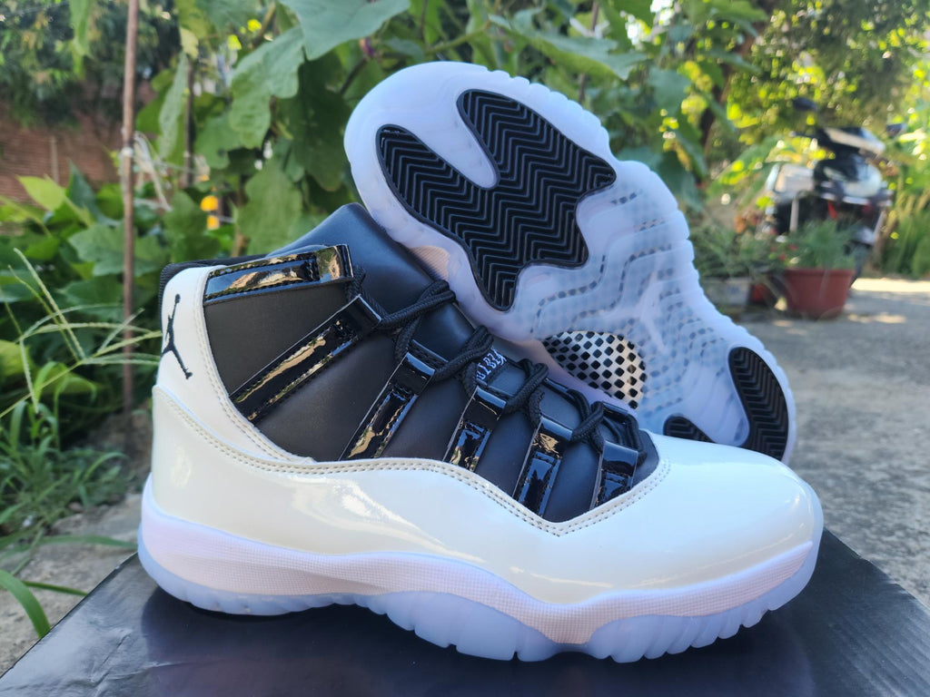 Air Jordan 11 White Black