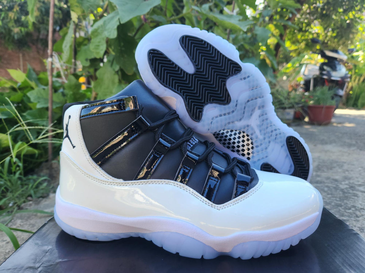 Air Jordan 11 White Black